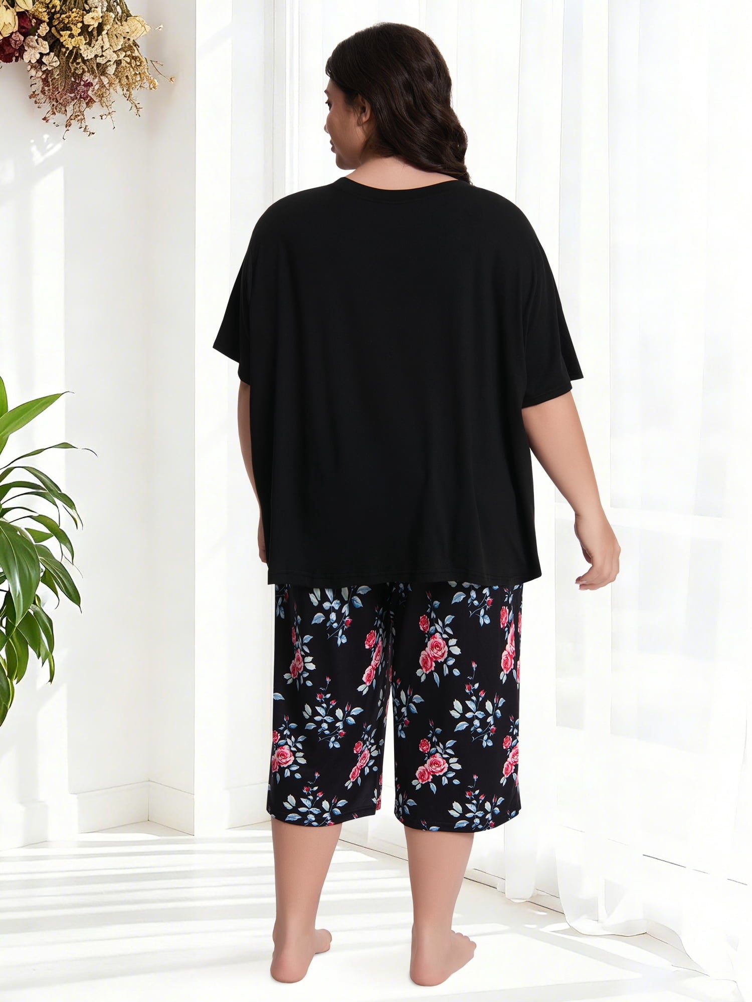 Homlouue Plus Size Womens Pajama Sets,V-Neck Sleepwear Top&Capri Printed Pants with Pockets,2 Piece Womens Lounge Set(0XL,Black)