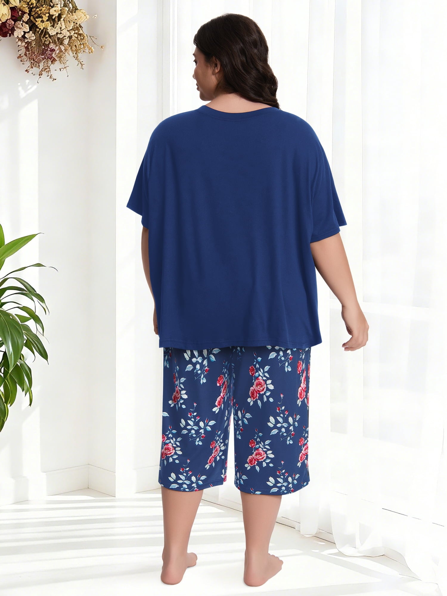 Homlouue Plus Size Womens Pajama Sets,V-Neck Sleepwear Top&Capri Printed Pants with Pockets,2 Piece Womens Lounge Set(4XL,Blue)